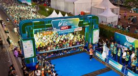 Antusiasme 6.500 peserta yang memadati garis start menanti momen flag off pada gelaran PLN Electric Run tahun 2024 lalu.