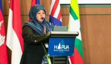 Dalam sambutannya dalam agenda The 13th Meeting of Heads of ASEAN Power Utilities/Authorities (HAPUA) Working Group 5 dengan tema “Human Capital Mindshift: Aligned People, Strategy, and Growth”, yang digelar di Yogyakarta pada Senin (3/11), Co-Chairman HAPUA Working Group 5, Hjh Izwaliani Hj Zulkarnain menyampaikan bahwa keberhasilan transisi energi di kawasan tidak hanya bergantung pada teknologi, tetapi juga pada perubahan cara berpikir dan peningkatan kapasitas SDM.