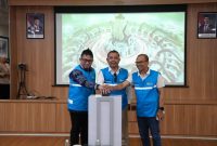 Dalam momentum Hari Pahlawan, PLN EPI merilis aplikasi marketplace biomassa untuk memperkuat pasokan cofiring pembangkit listrik, dimulai dari PLTU Adipala (660 MW, supercritical).

Kiri ke Kanan : Direktur Biomassa PLN EPI Hokkop Situngkir, Direktur Manajemen Pembangkit PT PLN (Persero) Rizal Calvary Marimbo dan Direktur Operasi Pembangkit Batubara PLN Indonesia Power Hanafi Nur Rifa'i.