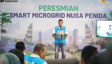 General Manager PLN Unit Induk Distribusi (UID) Bali, Eric Rossi Priyo Nugroho saat memberikan sambutan saat peresmian Smart Microgrid Nusa Penida (27/10). Dirinya menyampaikan, smart microgrid ini diharapkan mampu mengorkestrasi pembangkit dengan karakteristik berbeda, seperti Pembangkit Listrik Tenaga Diesel (PLTD), Pembangkit Listrik Tenaga Surya (PLTS), dan Battery Energy Storage System (BESS) untuk meningkatkan keandalan sistem kelistrikan di wilayah Nusa Penida.