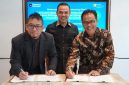 PLN EPI dan Multi Bioenergy Nusantara bergerak nyata menjadikan biomassa sebagai pilar baru ketahanan energi dan tonggak menuju Indonesia Net Zero Emission.

Kiri ke kanan: Hokkop Situngkir, Direktur Biomassa PLN EPI; Dede Rohana Putra, Anggota DPRD Banten; dan Masfet Yones, Direktur Utama PT Multi Bioenergy Nusantara