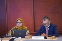 Dalam acara Stakeholder Meeting pada Jumat (7/11) di Kantor PLN di Jakarta, Executive Vice President Keuangan Korporat PLN Maya Rani Puspita (kiri) menyampaikan apresiasi atas dukungan pembiayaan dan kerja sama teknis dari Uni Eropa, KfW, dan PT SMI. Ia menegaskan bahwa kerja sama ini menjadi langkah penting dalam mempercepat pencapaian target Net Zero Emissions pada tahun 2060 atau lebih cepat.