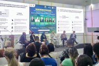 Suasana diskusi panel bertajuk “Scaling Up Carbon Markets” pada Selasa, (11/11) di COP30 Belém, Brasil. Diskusi panel ini dihadiri oleh Wakil Ketua MPR, Eddy Soeparno (ketiga dari kanan), Direktur Tata Kelola Harga Karbon, Kementerian LHK, Ignatius Wahyu Marjaka (kedua dari kanan), Acting Head of the Climate Section, Kementerian Iklim dan Lingkungan Norwegia, Erling Motzfeldt Kravik (kanan), Direktur TNK PLN, Evy Haryadi (kiri), CEO Gold Standard, Margaret Kim (kedua dari kiri), dan EVP Transisi Energi dan Keberlanjutan PLN, Kamia Handayani (ketiga dari kiri).