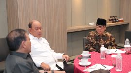Menteri Desa dan Pembangunan Daerah Tertinggal Yandri Susanto didampingi Sekretaris Jenderal Taufik Madjid dan Kepala Biro Hubungan Masyarakat Andi Nita Arie menghadiri Presentasi Uji Publik, Monitoring dan Evaluasi Keterbukaan Informasi Publik Tahun 2025 yang diselenggarakan di Grand Mercure Kemayoran Jakarta Pusat, Rabu (19/11/2025).
Dok. SIgit Purwanto/Humas Kemendes PDT