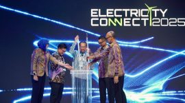 Simbolis pembukaan Electricity Connect 2025 pada Rabu (19/11) yang dilakukan oleh Kepala Staf Kepresidenan, Muhammad Qodari (tengah), Staf Ahli Menteri ESDM Bidang Perencanaan Strategis, Jisman P. Hutajulu (kedua dari kiri), Direktur Utama PLN, Darmawan Prasodjo (kedua dari kanan), Ketua Umum MKI, Evy Haryadi (kanan), Sekjen MKI sekaligus Ketua Panitia Pelaksana Electricity Connect 2025, Arsyadany G. Akmalaputri (kiri).