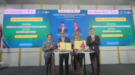 Menteri Lingkungan Hidup/Kepala Badan Pengendalian Lingkungan Hidup Republik Indonesia, Hanif Faisol Nurofiq (kiri) berfoto bersama Menteri Iklim dan Lingkungan Hidup Norwegia, Andreas Bjelland Eriksen (kanan), Direktur Teknologi, Engineering, dan Keberlanjutan PLN, Evy Haryadi (kedua dari kiri), dan Direktur Eksekutif Global Green Growth Institute (GGGI), Sang-Hyup Kim (kedua dari kanan) setelah penandatanganan Mutual Expression of Intent antara PLN dan GGGI di Paviliun Indonesia pada COP30 di Belém, Brasil, pada Kamis (13/11).