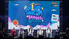 Peluncuran program Gelegar SwaCAM yang diselenggarakan di Bandung, Jawa Barat, pada Sabtu (22/11) oleh Direktur Pelayanan Teknologi Informasi PT PLN Icon Plus, Fintje Lumembang (kiri), Direktur Perencanaan dan Pengembangan PT PLN Icon Plus, Aditya Syarief Darmasetiawan (kedua dari kiri), Executive Vice President Penjualan dan Pelayanan Pelanggan Retail PLN, Joni (kanan), dan Executive Vice President Niaga dan Pemasaran, Nayusrizal N (kedua dari kanan).