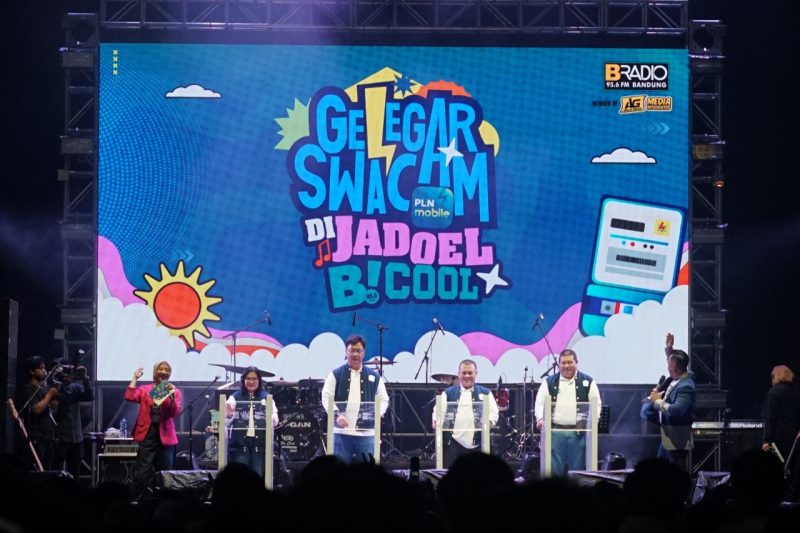 Peluncuran program Gelegar SwaCAM yang diselenggarakan di Bandung, Jawa Barat, pada Sabtu (22/11) oleh Direktur Pelayanan Teknologi Informasi PT PLN Icon Plus, Fintje Lumembang (kiri), Direktur Perencanaan dan Pengembangan PT PLN Icon Plus, Aditya Syarief Darmasetiawan (kedua dari kiri), Executive Vice President Penjualan dan Pelayanan Pelanggan Retail PLN, Joni (kanan), dan Executive Vice President Niaga dan Pemasaran, Nayusrizal N (kedua dari kanan).