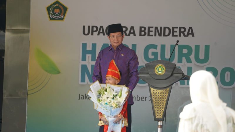 Menag Nasaruddin Umar Saat Upacara Hari Guru Nasional 2025 / foto ist