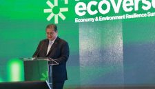 Menteri Koordinator Bidang Perekonomian Republik Indonesia Airlangga Hartarto dalam pidatonya menyampaikan bahwa Indonesia akan membangun PLTSa mulai 2026. Pembangunan PLTSa ini sangat penting untuk mengurangi permasalahan sampah dan mendorong perkembangan sektor pariwisata Indonesia. Foto: Dok. Bloomberg Technoz