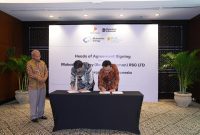 [07.01, 29/11/2025] Corcomm PLN EPI: Selamat Pagi Rekan2 Media,

Berikut disampaikan Joint Press Release antara PT PLN Energi Primer Indonesia (PLN EPI) dan Mubadala Energy.

Demikian atas perhatiannya diucapkan terima kasih.
[07.01, 29/11/2025] Corcomm PLN EPI: President Director Mubadala Energy Indonesia, Abdulla Bu Ali (Tengah) dan Direktur Utama PLN EPI Rakhmad Dewanto (Kanan) menandatangani Heads of Agreement (HoA) untuk jual beli gas dari lapangan gas di Laut Andaman disaksikan oleh Kepala SKK Migas Djoko Siswanto (Kiri)