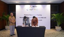 [07.01, 29/11/2025] Corcomm PLN EPI: Selamat Pagi Rekan2 Media,

Berikut disampaikan Joint Press Release antara PT PLN Energi Primer Indonesia (PLN EPI) dan Mubadala Energy.

Demikian atas perhatiannya diucapkan terima kasih.
[07.01, 29/11/2025] Corcomm PLN EPI: President Director Mubadala Energy Indonesia, Abdulla Bu Ali (Tengah) dan Direktur Utama PLN EPI Rakhmad Dewanto (Kanan) menandatangani Heads of Agreement (HoA) untuk jual beli gas dari lapangan gas di Laut Andaman disaksikan oleh Kepala SKK Migas Djoko Siswanto (Kiri)