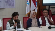Menteri Komunikasi dan Digital RI (Komdigi) saat memberikan arahan pada rapat koordinasi penanganan akses telekomunikasi pada bencana banjir dan tanah longsor Sumatera, Senin (1/2) di Balai Monitoring Medan.
