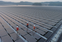 PLTS Terapung Cirata menandai salah satu keberhasilan PLN NP dalam upaya pengembangan pembangkit hijau skala besar dengan memanfaatkan potensi perairan waduk di Indonesia.