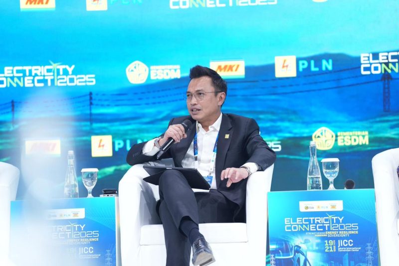 Direktur Utama PLN Energi Primer Indonesia (PLN EPI), Rakhmad Dewanto, memaparkan peluang kolaborasi pengembangan fasilitas LNG, CNG, bioenergi, serta penyimpanan BBM dalam Plenary Market Sounding Session 1: Power Business Opportunity in Indonesia pada ajang Electricity Connect 2025.
