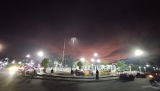 Potret Alun-Alun Kota Pandan, Tapanuli Tengah, yang kembali terang setelah pasokan listrik pulih pascabencana.