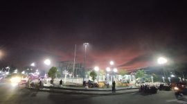 Potret Alun-Alun Kota Pandan, Tapanuli Tengah, yang kembali terang setelah pasokan listrik pulih pascabencana.