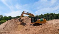 Biomassa jenis sawdust (serbuk kayu) menjadi salah satu bahan baku utama dalam program cofiring PLTU. Melalui kerja sama dengan lima mitra strategis, PLN Energi Primer Indonesia memastikan pasokan biomassa yang legal, berkelanjutan, dan siap mendukung peningkatan bauran energi bersih nasional.