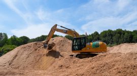 Biomassa jenis sawdust (serbuk kayu) menjadi salah satu bahan baku utama dalam program cofiring PLTU. Melalui kerja sama dengan lima mitra strategis, PLN Energi Primer Indonesia memastikan pasokan biomassa yang legal, berkelanjutan, dan siap mendukung peningkatan bauran energi bersih nasional.