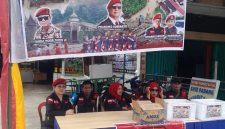 Anggota Pengurus DKD Garda Prabowo Provinsi Riau membuka Posko Penggalangan Bantuan Kemanusiaan Korban Bencana danbersiap siap menerima donasi dari kalangan masyarakat di Pekanbaru. {foto Ist/FF}