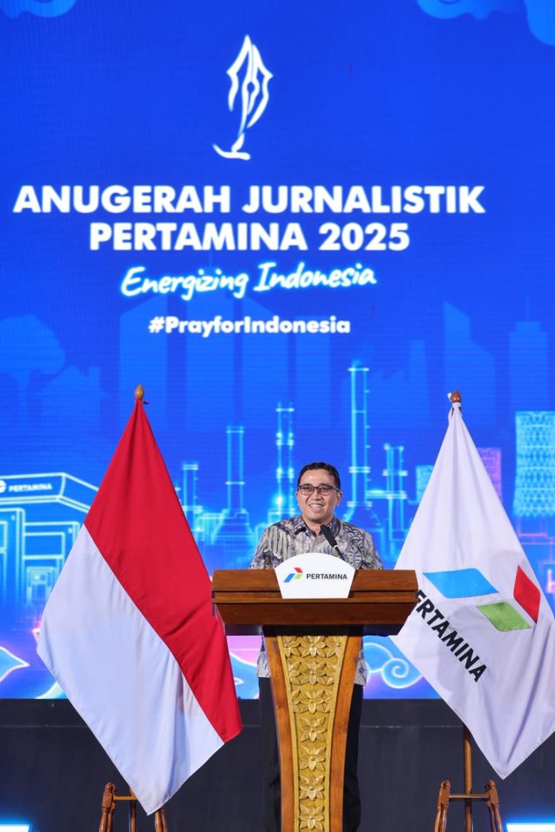  Wakil Direktur Utama Pertamina, Oki Muraza memberikan sambutan saat acara Anugerah  Jurnalistik Pertamina 2025 yang diselenggarakan di Grha Pertamina, Jakarta pada Jumat (12/12/2025).