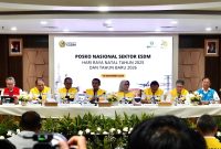 Suasana pembukaan Posko Nasional Sektor ESDM pada Senin, (15/12) di Gedung BPH Migas, Jakarta. Pembukaan posko ini dihadiri oleh Sekretaris Jenderal Kementerian ESDM, Ahmad Erani Yustika (keempat dari kiri), Kepala BPH Migas, Wahyudi Anas (ketiga dari kiri), Ketua Posko Nasional Sektor ESDM Nataru 2025/2026, Erika Retnowati (keempat dari kanan), Direktur Pembinaan Program Ketenagalistrikan Kementerian ESDM, Wanhar (kedua dari kanan), Direktur Retail dan Niaga PLN, Adi Priyanto (kanan), Sekretaris Direktorat Jenderal Migas Kementerian ESDM, Muhammad Rizwi Jilanisaf Hisjam (ketiga dari kanan), Kepala Pusat Vulkanologi dan Mitigasi Bencana Geologi (PVMBG), Hadi Wijaya (kedua dari kiri), dan Direktur Logistik dan Insfrastruktur Pertamina, Jaffe Arizon Suardin (kiri).