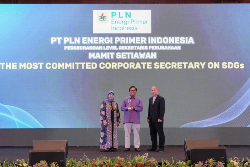 Sekretaris Perusahaan PLN EPI, Mamit Setiawan meraih 2 Penghargaan di ICA dan ISDA 2025 yakni The Best Corporate Secretary on Social Responsibility di ajang Indonesian CSR Awards (ICA) 2025 dan The Most Committed Corporate Secretary on SDGs di ajang Indonesian SDGs Awards (ISDA) 2025.