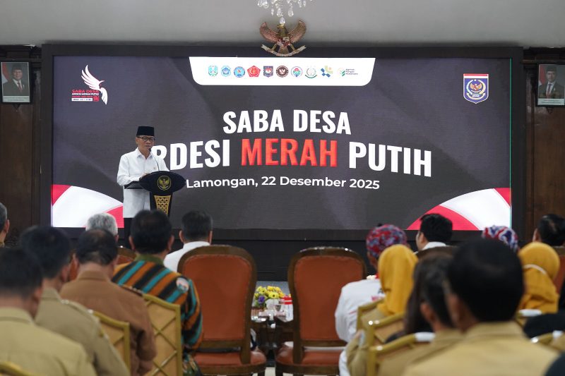 Menteri Desa dan Pembangunan Daerah Tertinggal Mendes PDT Yandri Susanto menghadiri Saba Desa sekaligus pelantikan Asosiasi Pemerintah Desa Seluruh Indonesia (APDESI) Merah Putih Provinsi Jawa Timur di Pendopo Lokatantra Kabupaten Lamongan, Senin (22/12/2025).
