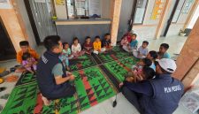Para relawan PLN melakukan pemulihan psikososial atau trauma healing kepada anak-anak terdampak bencana di Takengon, Aceh lewat Employee Volunteering Program. Melalui interaksi langsung, permainan sederhana, serta berbagai aktivitas ringan yang bersifat edukatif, PLN ingin menyalurkan energi kebahagiaan dan harapan kepada warga terdampak, terutama anak-anak.