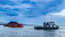 Kondisi stok batubara pada seluruh pembangkit listrik tenaga uap (PLTU) PLN berada pada level aman di seluruh wilayah operasi.

Ilustrasi : TB Sea Lion 06 (kapal tunda) menarik BG Walrus 2706 (tongkang bermuatan) Batubara menuju PLTU Jeranjang di Lombok Barat, NTB