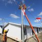 Petugas PLN melakukan penyambungan jaringan listrik di kawasan Rumah Hunian Danantara (Huntara) Aceh Tamiang. PLN telah menyiapkan infrastruktur kelistrikan di kawasan tersebut, seperti pembangunan trafo, jaringan listrik, dan kWh meter untuk masing-masing rumah yang telah terbangun.