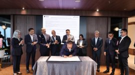 Komisaris Utama PT Pertamina (Persero), Mochamad Iriawan bersama jajaran Direksi Pertamina group melakukan penandatanganan komitmen Pertamina Group dalam implementasi PSPK 1 dan PSPK 2 dalam acara Sustainability Transcendence Forum Series V yang diselenggarakan di Executive Lounge Grha Pertamina, Jakarta, Kamis, (15/01/2026)