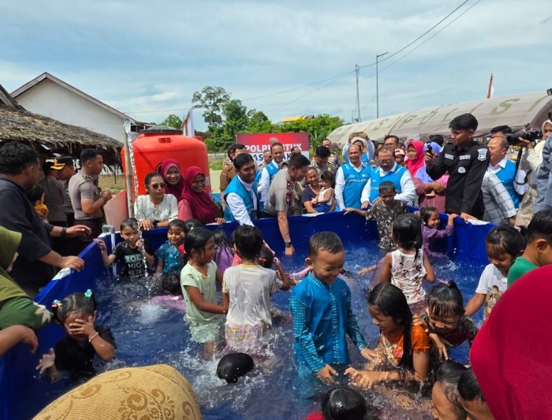 Bantuan air bersih PLN Nusantara Power tidak hanya difungsikan untuk kebutuhan sanitasi dan konsumsi semata, namun juga menjadi sarana bagi anak-anak korban bencana untuk kembali menikmati keceriaan mereka. bantuan air bersih dari PLN Nusantara Power dapat menjadi bagian dari program trauma healing bagi warga terdampak.