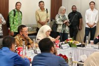 Wakil Ketua Komisi XII DPR RI Sugeng Suparwoto(kiri) dan Wakil Ketua Komisi XII Putri Zulkifli Hasan (dua dari kiri) mengapresiasi PLTGU Muara Tawar sebagai pembangkit strategis yang selalu siap menghadapi berbagai potensi gangguan, termasuk yang disebabkan oleh cuaca ekstrem dan dampak perubahan iklim.