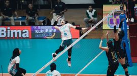 Pemain Jakarta Electric PLN Mobile, Poppy Aulia melakukan smash keras saat menghadapi Popsivo Polwan dalam lanjutan Proliga 2026 yang berlangsung di GOR Tri Dharma, Gresik, Jawa Timur, Jumat (30/1).