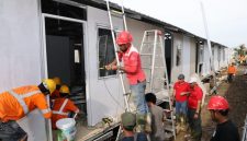 Petugas TelkomGroup melakukan pemulihan dan penguatan infrastruktur jaringan telekomunikasi pascabencana.