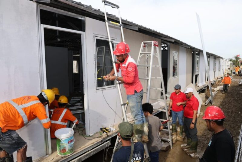 Petugas TelkomGroup melakukan pemulihan dan penguatan infrastruktur jaringan telekomunikasi pascabencana.