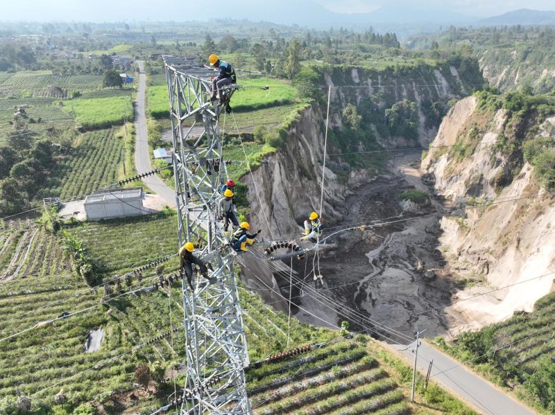 PLN bergerak cepat melakukan relokasi jaringan transmisi 150 kV Bireuen-Takengon ke lokasi yang lebih aman menyusul terjadinya longsoran sinkhole di Desa Pondok Balik, Kabupaten Aceh Tengah.