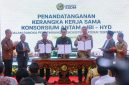 Penandatanganan framework agreement pengembangan industri baterai terintegrasi antara Indonesia Battery Corporation (IBC), PT Aneka Tambang Tbk. (ANTAM), dan Konsorsium HYD Investment Limited (HYD), yang dilaksanakan pada Jumat (30/1), di Jakarta. PT PLN (Persero) sebagai salah satu pemegang saham IBC mendukung langkah kolaborasi ini yang dinilai strategis untuk mendukung ekosistem kendaraan listrik nasional sekaligus sistem pembangkit listrik.