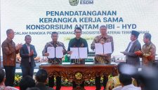 Penandatanganan framework agreement pengembangan industri baterai terintegrasi antara Indonesia Battery Corporation (IBC), PT Aneka Tambang Tbk. (ANTAM), dan Konsorsium HYD Investment Limited (HYD), yang dilaksanakan pada Jumat (30/1), di Jakarta. PT PLN (Persero) sebagai salah satu pemegang saham IBC mendukung langkah kolaborasi ini yang dinilai strategis untuk mendukung ekosistem kendaraan listrik nasional sekaligus sistem pembangkit listrik.