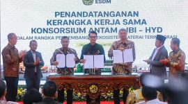 Penandatanganan framework agreement pengembangan industri baterai terintegrasi antara Indonesia Battery Corporation (IBC), PT Aneka Tambang Tbk. (ANTAM), dan Konsorsium HYD Investment Limited (HYD), yang dilaksanakan pada Jumat (30/1), di Jakarta. PT PLN (Persero) sebagai salah satu pemegang saham IBC mendukung langkah kolaborasi ini yang dinilai strategis untuk mendukung ekosistem kendaraan listrik nasional sekaligus sistem pembangkit listrik.