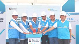 Ketua DPRD Kolaka I Ketut Ariana, S.E., Bupati Kolaka H. Amri., S.STP., M.Si, Wakil Gubernur Ir. Hugua, M.Ling,  EVP Perencanaan Strategis Pembangkitan PT PLN (Persero) Parulian Noviandri,  Direktur Operasi Pembangkit Gas PLN NP Komang Parmita,  dan GM PLN (Persero)  UID Sulselrabar Edyansyah bersama  melakukan penekanan tombol sebagai penanda resmi commercial operation date PLTG Kolaka yang merupakan  relokasi dari PLTG Maleo Unit 3 (foto dari kiri ke kanan).