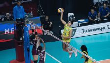 Pemain asing Jakarta Electric PLN Mobile Celeste Plak melakukan smash keras saat menghadapi Bandung BJB Tandamata dalam lanjutan Proliga 2026 yang berlangsung di GOR Ken Arok, Malang, Jawa Timur, Sabtu (7/2)