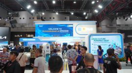 Tampilan booth PLN pada IIMS 2026 yang menyajikan beragam layanan khusus bagi ekosistem kendaraan listrik.