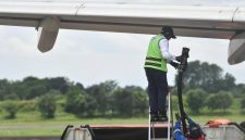 Petugas Pertamina melakukan pengecekan kualitas BBM jenis Avtur di Aviation Fuel Terminal Halim Perdanakusuma, Jakarta, Rabu (25/02/2026).