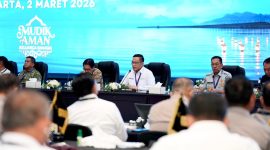 Direktur Utama PT Pertamina (Persero), Simon Aloysius Mantiri memberikan penjelasan mengenai program pertamina dalam Menghadapi Idul Fitri 1447 H, Jakarta Selatan, 2 Maret 2026