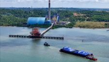 PLN EPI mengirimkan 6.700 ton biomassa jenis cangkang sawit ke PLTU Teluk Balikpapan, Kalimantan Timur, menggunakan kapal tongkang dari Berau untuk mendukung program cofiring pembangkit listrik tenaga uap (PLTU) sebagai bagian dari upaya transisi energi nasional.