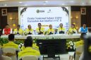 Suasana pembukaan Posko Nasional Sektor Energi dan Sumber Daya Mineral (ESDM) periode Ramadan dan Idulfitri (RAFI) 2026 pada Kamis (12/3), di Gedung Badan Pengatur Hilir Minyak dan Gas Bumi (BPH Migas), Jakarta. Pembukaan posko ini dihadiri oleh Wakil Menteri ESDM, Yuliot Tanjung (keempat dari kiri), Ketua Posko Nasional Sektor ESDM Periode RAFI 2026, Erika Retnowati (keempat dari kanan), Direktur Pembinaan Program Ketenagalistrikan Kementerian ESDM, Wanhar (kedua dari kanan), Sekretaris Direktorat Jenderal Minyak dan Gas Bumi, M. Rizwi Jilanisaf Hisjam (ketiga dari kanan), Kepala Pusat Air Tanah dan Tata Geologi Tata Lingkungan, Agus Cahyono Adi (kedua dari kiri), Kepala BPH Migas, Wahyudi Anas (ketiga dari kiri), Direktur Utama PT PLN (Persero), Darmawan Prasodjo (kanan), dan Direktur Utama PT Pertamina (Persero), Simon Aloysius Mantiri (kiri).