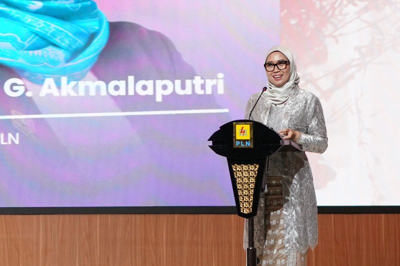 Direktur Distribusi PLN, Arsyadany G. Akmalaputri, dalam momentum peringatan International Women’s Day yang digelar di Kantor Pusat PLN, Jakarta, Jumat (13/3) menyampaikan bahwa PLN terus memperkuat komitmen dalam menciptakan lingkungan kerja yang inklusif dan suportif bagi perempuan untuk berkarya dan berkontribusi dalam mendorong kemajuan sektor energi di Indonesia.