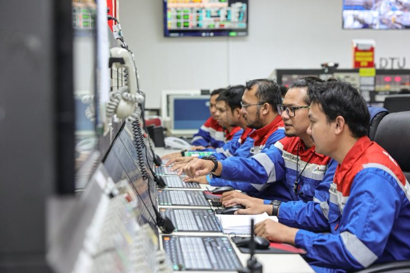Suasana Control Room area Kilang Pertamina International Unit VI Balongan, Sukareja, Indramayu, Jawa Barat.